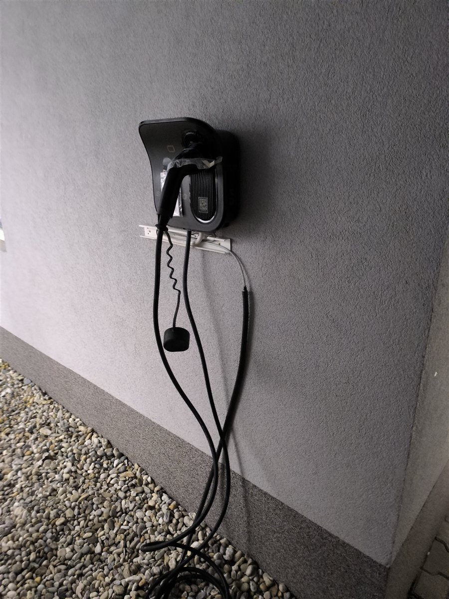 Elektromosautó-töltési megoldás – WolSolar referencia